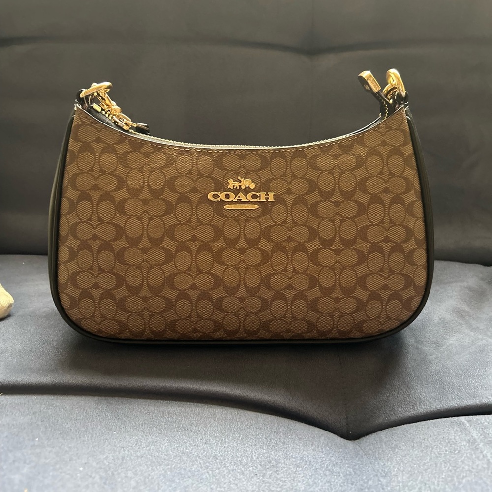 Coach Teri Shoulder Bag In Signature Canvas NWT